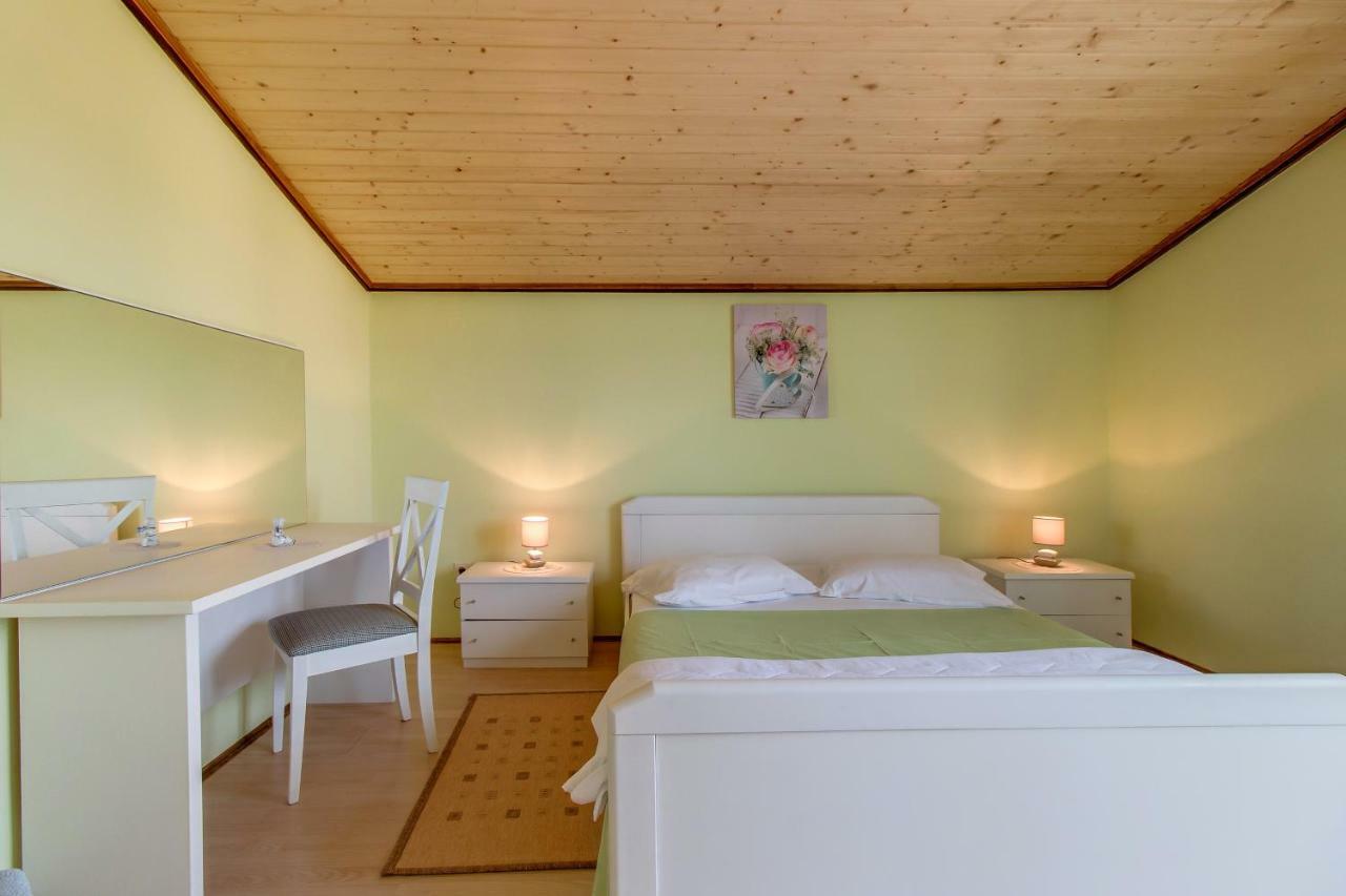 Apartment Malvina Mali Losinj Ngoại thất bức ảnh